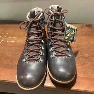 Clark’s Goretex Men’s Boots Size 9